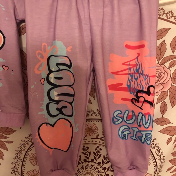 New without tag Toddlers girls graphic detail jogger set - Picture 2 of 6